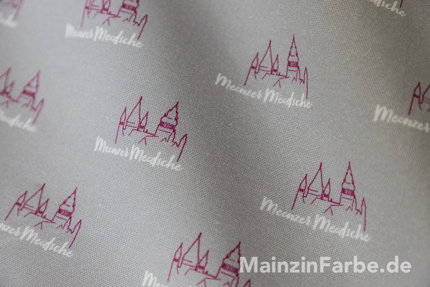 Mainz Stoff, Halbpanama, "Meenzer Meedsche", Dom, hellgrau-berry (0,5 m) 